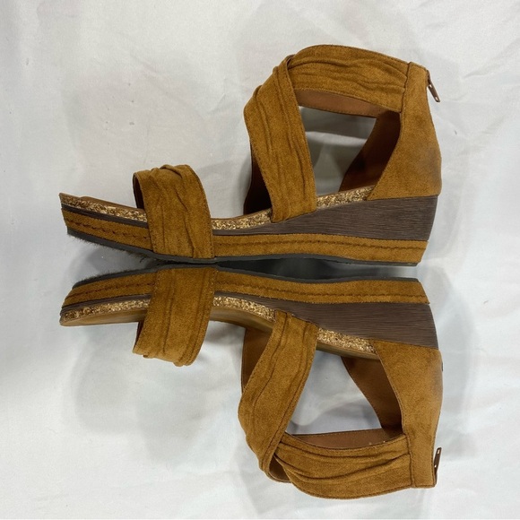 Pierre Dumas Women’s Faux Suede Wedge Criss Cross Strap Sandal - Picture 5 of 8